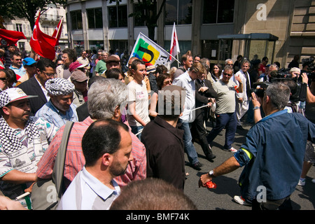 Olivier Besancenot s'est joint à l'Pro-Palestinian manifestation à Paris pour protester contre l'attaque meurtrière d'Israël près de Gaza Banque D'Images