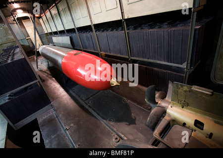 Batterie de torpilles et de prix dans un U-boot U-1 1906 U-Boat Deutsches Museum, Museumsinsel, Munich, Allemagne Banque D'Images