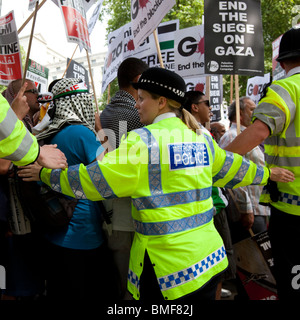 Flottille de Gaza Mars, Whitehall, Downing Street, à l'extérieur, Londres, de protestation contre l'assassinat de neuf militants par des soldats israéliens Banque D'Images