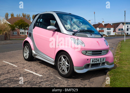 voiture smart rose Banque D'Images