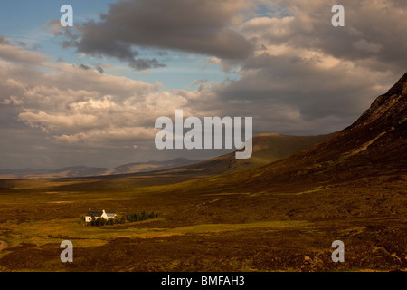 Glencoe baigné dans la lumière de soleil près de la mi-été Banque D'Images