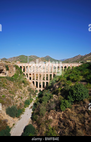 L'aqueduc de Aguila (construit en 1880), Nerja, Costa del Sol, la province de Malaga, Andalousie, Espagne, Europe de l'Ouest. Banque D'Images