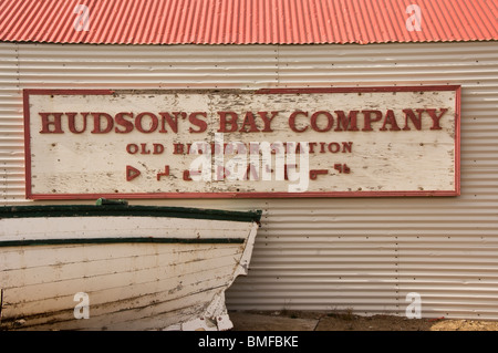 Ancien de la Baie d'Hudson, lard de Pangnirtung, île de Baffin, Nunavut, Canada Banque D'Images