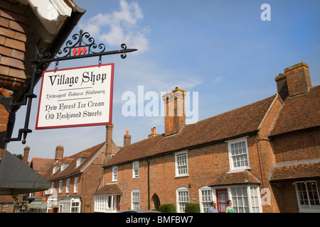 La Boutique Sign à Beaulieu dans le New Forest village Banque D'Images