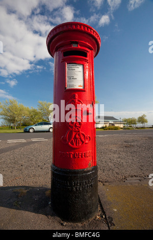 Boite aux lettres rouge / letterbox en UK Banque D'Images