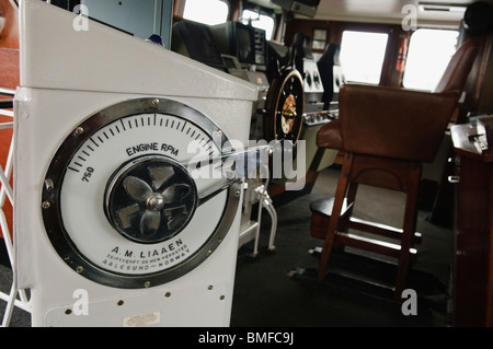 L'accélérateur du moteur sur le pont d'un chalutier de haute mer Banque D'Images