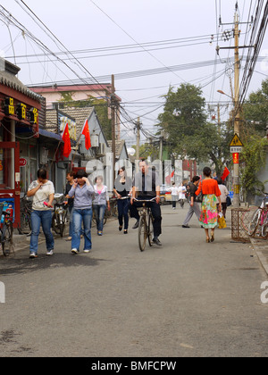 Bondé typique rue Hutong de Beijing, Chine Banque D'Images