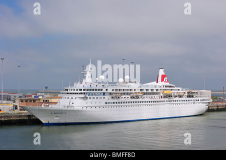 Bateau de croisière dans le port de Zeebrugge, Belgique Banque D'Images