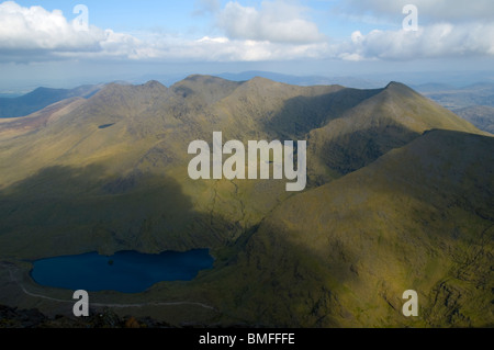 Macgillycuddy Reeks du sommet du Carrauntoohil, Irlande Banque D'Images