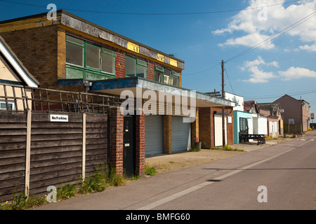 Boutiques dans l'abandon Jaywick, Essex UK Banque D'Images