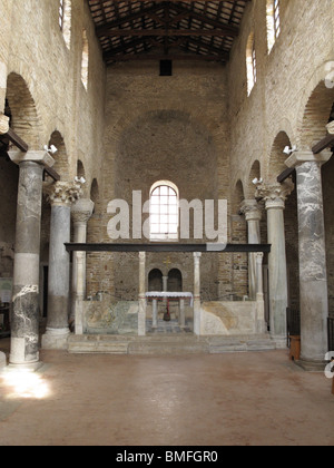 Intérieur de la basilique de Santa Maria delle Grazie, Grado Banque D'Images