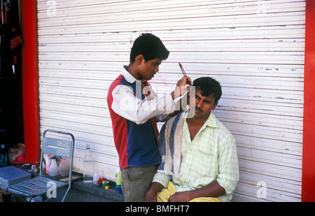 Salon de coiffure de la rue de l'Inde Mumbai Banque D'Images