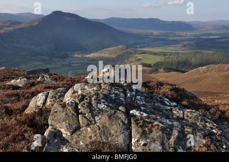 Creag Dubh et rivière Spey de Cruban Beag, Newtonmore, Ecosse Banque D'Images