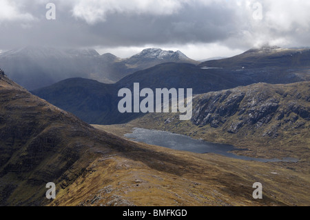 Loch Beinn Dearg Mor Chlaidheimh Beinn et un sommet de de Beinn Dearg Beag, Fisherfield forêt, Ecosse Banque D'Images