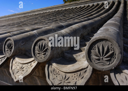 Toit en tuiles traditionnelles de la famille hutong courtyard house à Beijing, Chine Banque D'Images