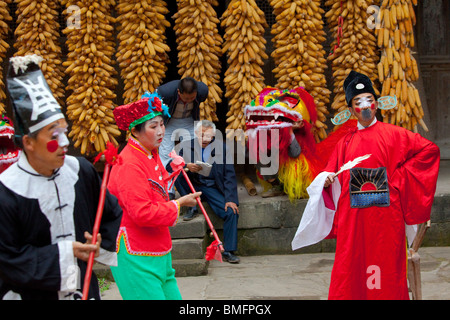 Les populations locales l'exécution de l'opéra traditionnel, Dengxi, Nanbu Nanchong, province du Sichuan, Chine Banque D'Images