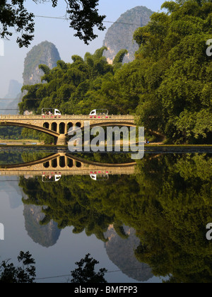 Paysage rural de la périphérie de la ville de Yangshuo, Province du Guangxi, Guilin, Chine Banque D'Images