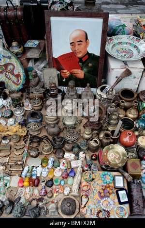 Antiquités vendus au marché d'antiquités de Panjiayuan lors des Jeux Olympiques de Pékin de 2008, Beijing, Chine Banque D'Images