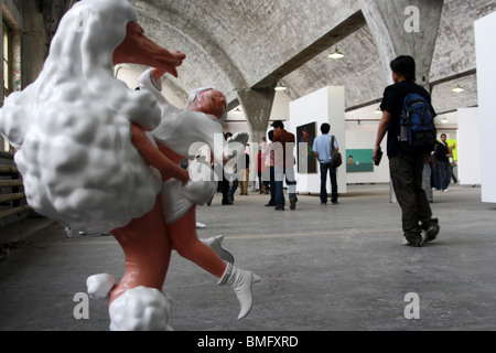 Les visiteurs de la galerie 798 Art District, Beijing, Chine Banque D'Images