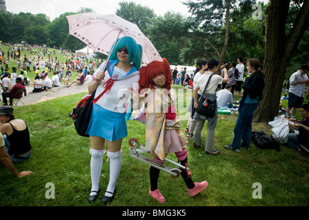 Les adolescents participent au concours Cosplay comme ils s'habillent comme leurs personnages préférés de manga comic books au cours de la Journée du Japon à New York Banque D'Images