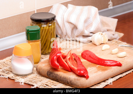 Légumes frais coupé en petits morceaux. Banque D'Images