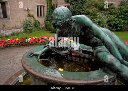 Statue de Narcisse en cour de Schloss Cecilenhof Potsdam Banque D'Images