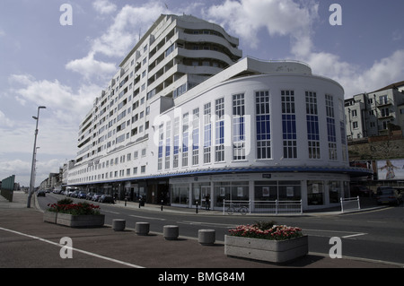 Marine Court, un superbe bâtiment des années 1930, oin St Leonards Hastings front de mer Banque D'Images