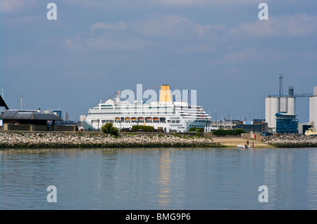 Le P&O Cruise Liner Oriana amarré à Southampton Hampshire Angleterre Banque D'Images