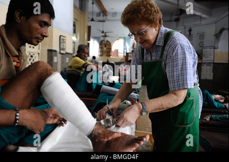 Kolkata, Inde, Nirmal Hriday Kali Ghat - cœurs purs - hospice pour les mourants à Kali temple, fondé par Mère Teresa, les volontaires de l'Europe au travail Banque D'Images