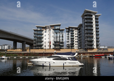 Riverside moderne logement résidentiel développement à Cardiff Bay Royaume-Uni. Appartements modernes appartements, vie en front de mer Banque D'Images