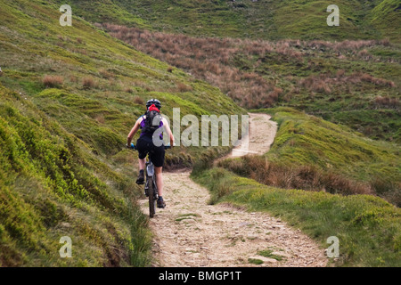 Un vélo de montagne sur le Pennine Bridleway près de Calderdale, Widdop, West Yorkshire Banque D'Images