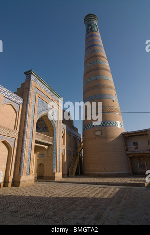 Minaret à Ichon-Qala Forteresse, Khiva, Ouzbékistan Banque D'Images