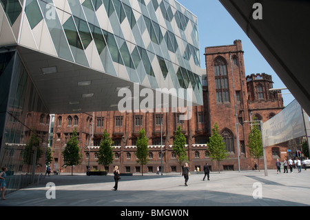 L'architecture contemporaine de Spinningfields, dans le contexte de la bibliothèque John Rylands Deansgate Manchester,,,UK Banque D'Images