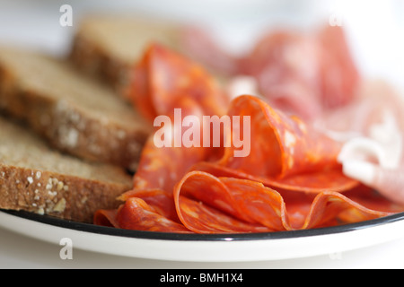 Près des images de style italien de la Viande Fraîche Entrées Salade Antipasto avec aucun peuple Banque D'Images