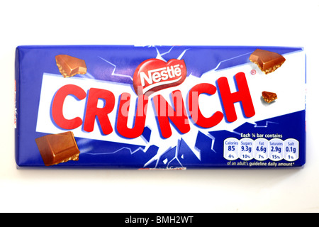 Barre de chocolat au lait NESTLÉ CRUNCH Banque D'Images