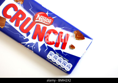 Barre de chocolat au lait NESTLÉ CRUNCH Banque D'Images