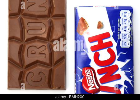 Barre de chocolat au lait NESTLÉ CRUNCH Banque D'Images