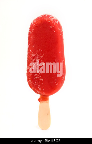 Red ice lolly sur fond blanc Banque D'Images