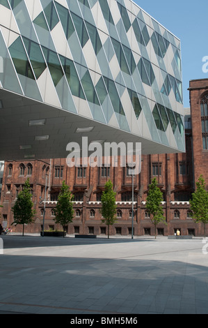 L'architecture contemporaine de Spinningfields, dans le contexte de la bibliothèque John Rylands Deansgate Manchester,,,UK Banque D'Images