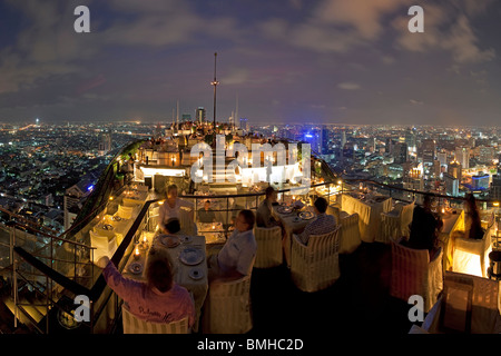 Bangkok City skyline de vertige, d'un bar et restaurant sur le dessus de la Banyan Tree Hotel, Bangkok, Thaïlande, Asie du sud-est Banque D'Images