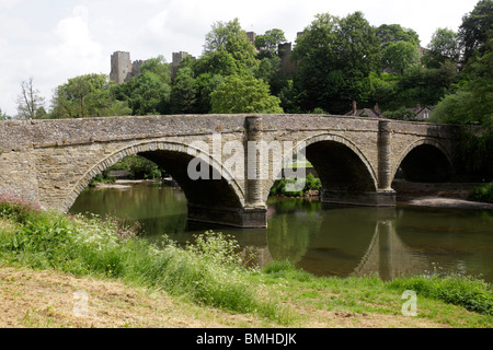 Dinham Bridge traversant la rivière Teme Ludlow Shropshire UK Banque D'Images