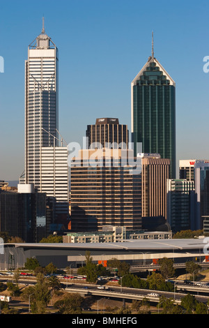 Ville de la CDB et le Centre de Convention, à Central Park, le plus haut bâtiment de WA sur la gauche, Perth, Australie occidentale Banque D'Images