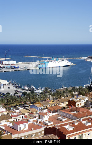 Denia Alicante Espagne village port haut château vue ciel bleu Banque D'Images