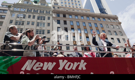 Donald Trump sur double-decker bus à New York City 8 juin 2010, Trump est maintenant président des États-Unis d'Amérique. Banque D'Images