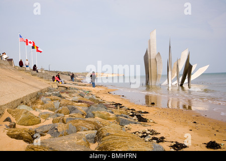 Les Braves - une sculpture d'Anilore Banon sur Omaha Beach d'honorer les sacrifices de ceux qui sont morts sur les plages de Normandie 1944 Banque D'Images