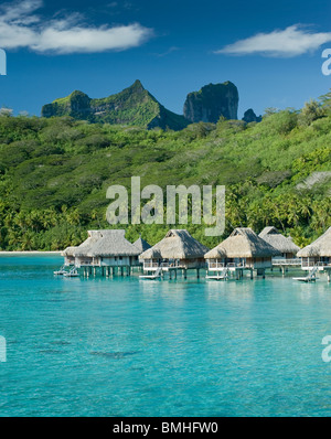 Au-dessus de l'eau bungalows lagon de l'HÔTEL HILTON bora bora nui Resort Banque D'Images