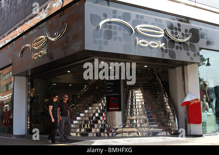 Un regard nouveau magasin sur Oxford Street, Londres, Angleterre, Royaume-Uni Banque D'Images