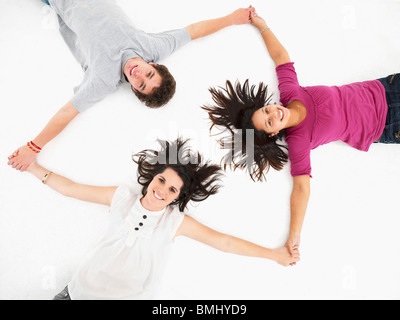 Friends holding hands in a circle Banque D'Images