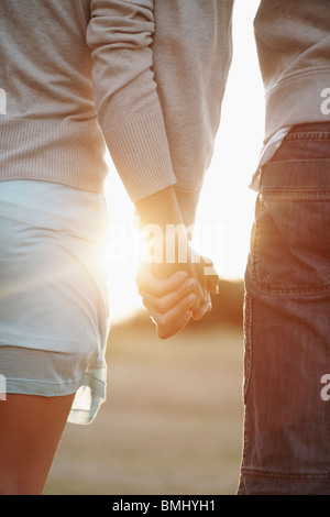 Couple holding hands Banque D'Images