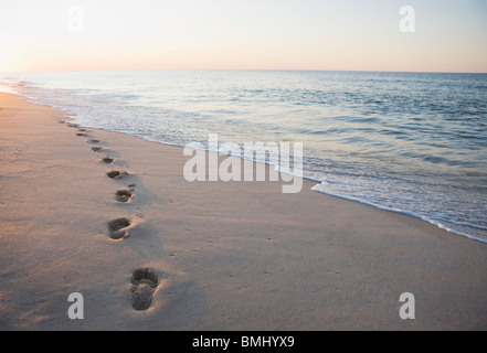 Des traces de pas dans le sable Banque D'Images